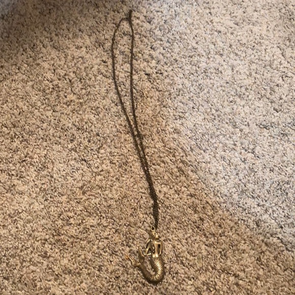 Gold tone mermaid necklace - Picture 2 of 3